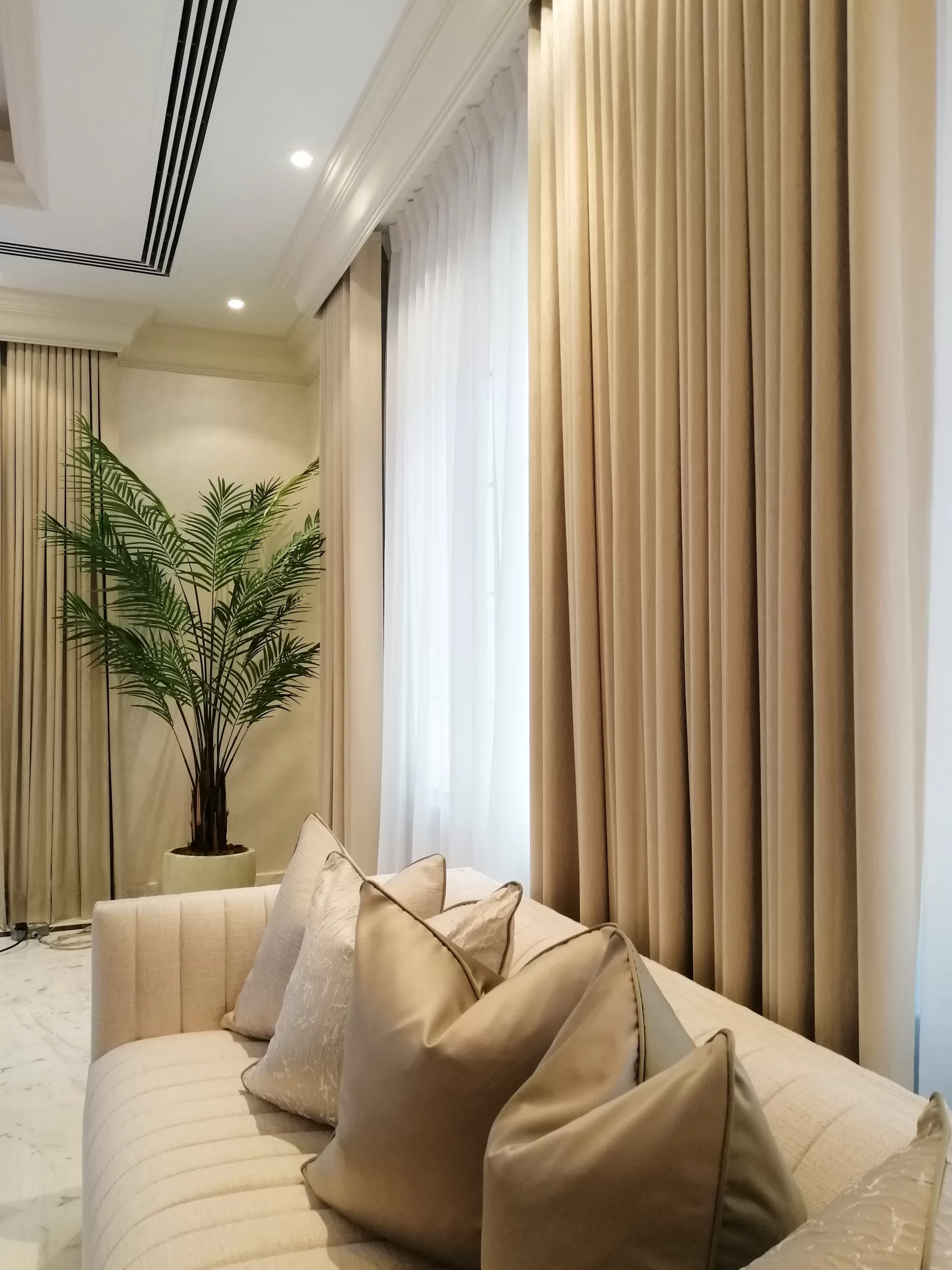 Choose the perfect curtain for living room